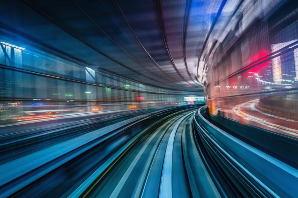 Train platform with movement