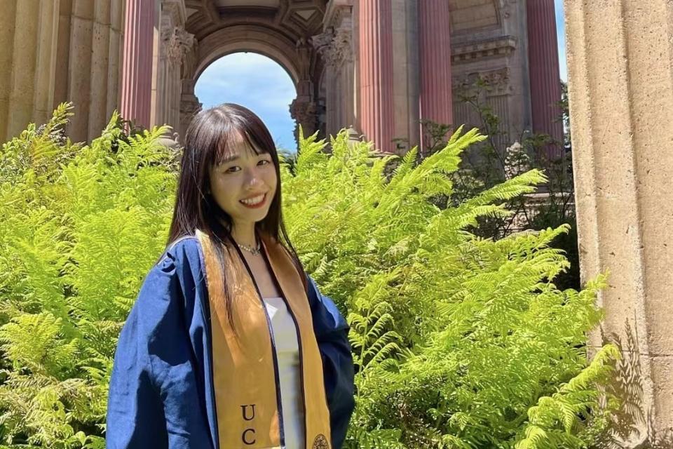 Yuntong “Lili” Xiao MSBA 22 at San Francisco's Palace of Fine Arts